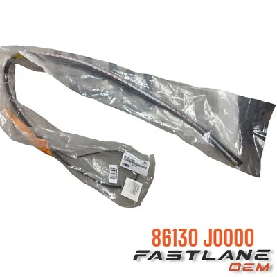 2018-2022 HYUNDAI ACCENT WINDSHIELD GLASS REVEAL MOLDING NEW OEM 86130 J0000 - Image 1 of 4