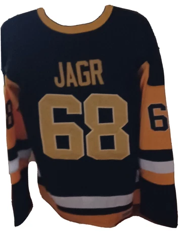 CCM throwback Pittsburgh Penguins Jaromír Jágr Men's 48 medium "C" jersey #68 Cover