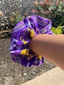 Corbata para el cabello LSU scrunchie LSU idea de regalo - Imagen 1 de 4