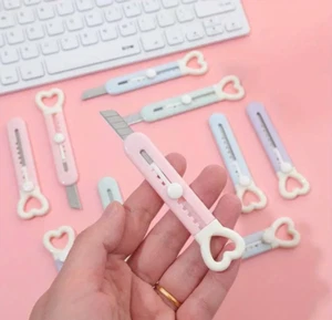 1 PC Mini Heart Utility Knife - Cute Box Cutter & Paper Cutter for School/Office - Picture 1 of 9