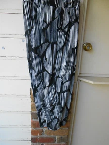 taking shape size 22-24 pull on 3/4 pants - Picture 1 of 2