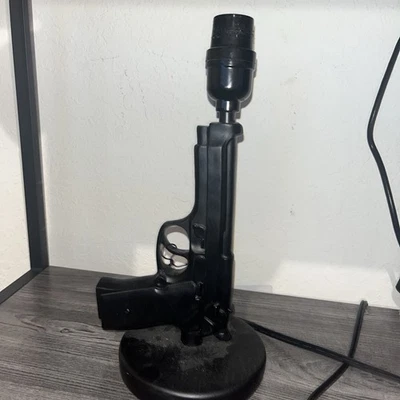 Hobby Lobby M9 Pistola Lámpara de Mesa Escritorio Iluminación Lámpara Pistola Luz ¡Funciona Muy bien! Foto 1 de 3