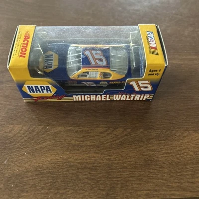 Michael Waltrip #15 NAPA Racing escala 1:64 NASCAR diecast Foto 1 de 4