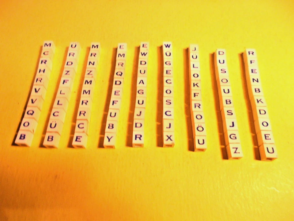 LEGO-alt:" 100 Buchstabensteine 1 x 1 " fetter d'blauer Druck.......60er Jahre - Bild 1 von 1