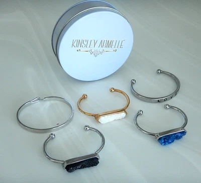 LOTE de 5 pulseiras de punho Kinsley Armelle azul preto branco coleção amor druso - Imagem 1 de 4