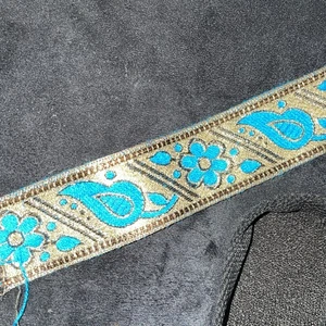 1 1/2" breite Spitzenborte 5 Yards golden & blau - Bild 1 von 4