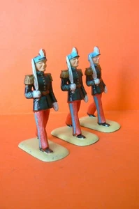 NOREV / ECOLE MILITAIRE : BEL ENSEMBLE DE 3 SAINTS CYRIENS AU DEFILE - Picture 1 of 1