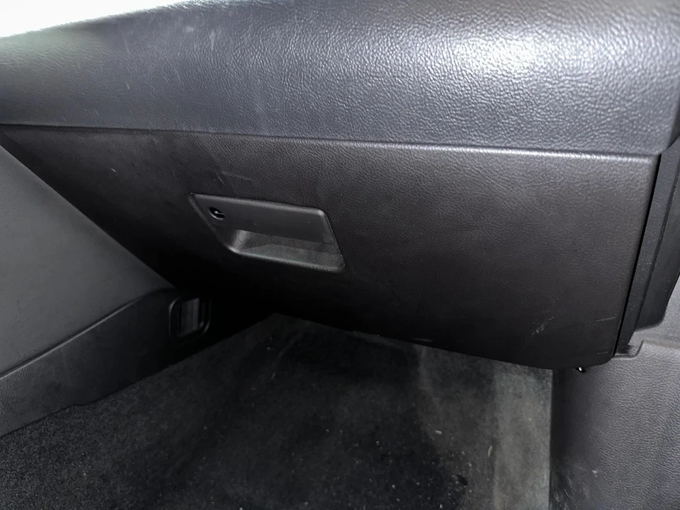 Guantera FORD TAURUS 13-19 CARBÓN DG1Z54060T10AB Foto 1 de 1