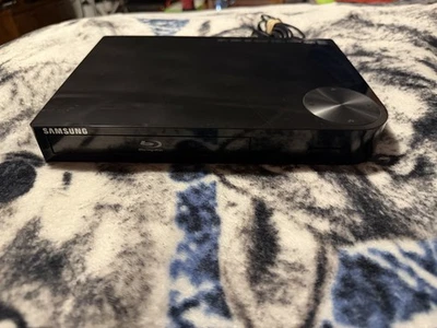 Reproductor Blu-Ray Samsung Modelo BD-F5700 1080p HD DVD - Sin control remoto funciona muy bien Foto 1 de 4