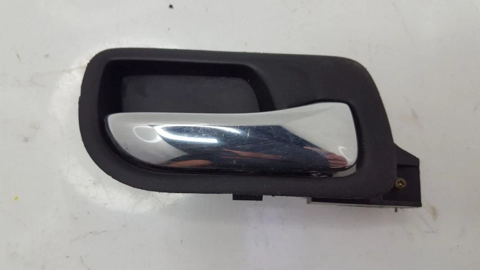 Manija interior puerta pasajero trasero derecho Honda Accord 2004 Foto 1 de 4