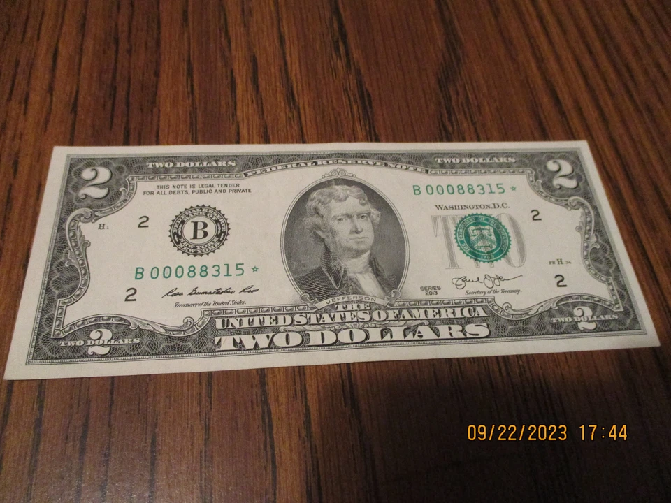 $2 2013 FEDERAL RESERVE NOTE ***STAR NOTE*** LOWER SERIAL # STARTS WITH 000 - Image 1 of 4