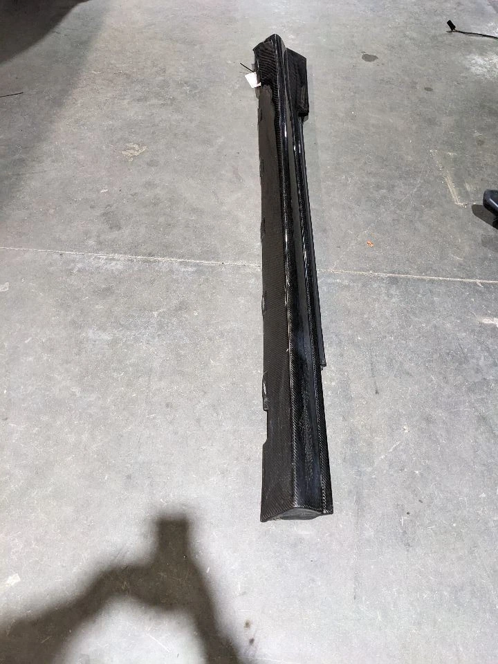 12-15 Chevrolet Camaro ZL1 Right Side Rocker Panel Side Skirt CARBON 1177733 - Image 1 of 4