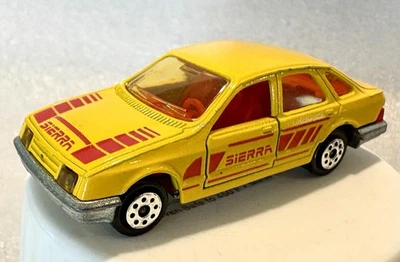 ¡Bonito! Ford Sierra Sedán - Amarillo - Majorette 1:64 Foto 1 de 4