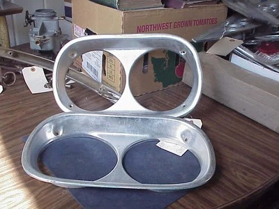 1961 1962 IHC Truck Pair Headlight Doors Bezels International Pickup Rare Foto 1 de 4