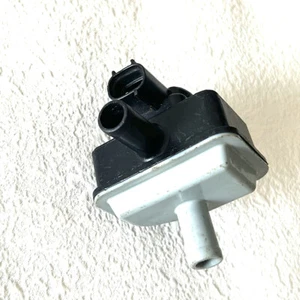 Válvula de ventilación de bote de vapor/solenoide CP808 para Toyota Highlander Tacoma 2017-2023 - Imagen 1 de 6