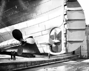 Hélices y timón del RMS Titanic durante la construcción 8"x 10"" Foto 57 - Imagen 1 de 2