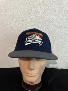 Saucony Truckermütze Kappe Herren Druckknopflasche marineblau grau bestickt Wolle Netzrücken - Bild 1 von 3