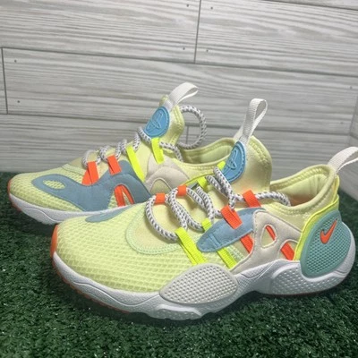 Nike: Huarache E.D.G.E. Zapatos, Volt/Hyper Carmesí-Niños Talla 1Y, CD8171-700. (S3) Foto 1 de 4