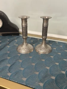 Juego de 2 candelabros de metal plateado India ornamentados hechos a mano de colección - Imagen 1 de 7