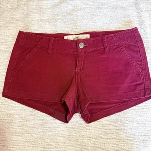 Hollister Women’s Cotton mixed Chino Shorts Low rise Burgundy Size 0 - Picture 1 of 3