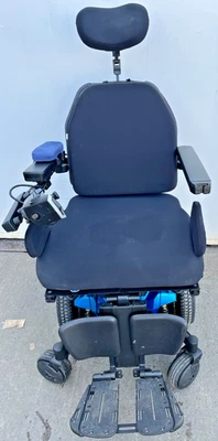 Silla de ruedas eléctrica Quantum Edge de 3 niveles. Totalmente funcional Foto 1 de 4