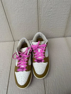 tênis feminino Nike tamanho 11 branco e rosa com marrom levemente usado - Imagem 1 de 4