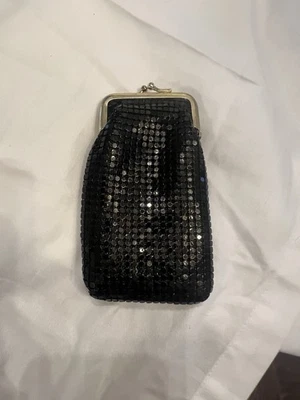 Estuche/monedero vintage de cigarrillos de malla negra GiorgioVanti GVanti años 70 borde dorado Foto 1 de 4