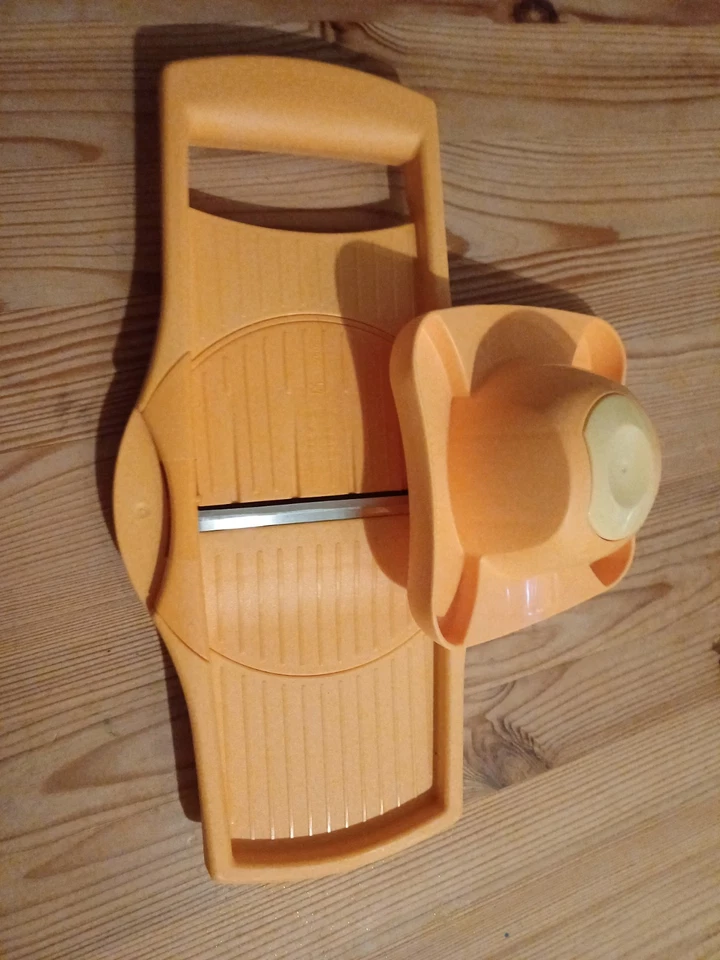 Tupperware CombiPlus Reibe Gemüsereibe Obstreibe Käsereibe schneitbrett - Bild 1 von 3