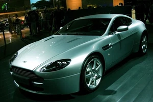 2005 IAA FRANKFURT CAR SHOW Aston Martin V8 Vantage Minichamps 1/43 RARE 500 pcs - Picture 1 of 9
