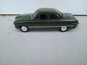 MODELLINO AUTO FORD USA COUPE 1949 SCALA 1:43 COLORE VERDE SCURO - Foto 1 di 6