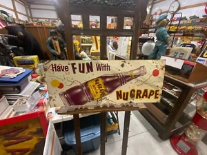 Letrero de soda NuGrape horizontal vintage RARO 30" X 12" - Imagen 1 de 9