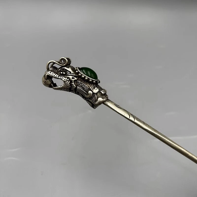 Horquilla de plata tibetana antigua con incrustaciones de jade verde, dragón chino hecho a mano Foto 1 de 4