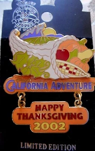Prendedor colgante Disney California Adventure Feliz Acción de Gracias 3D 2002 LE/1500 - Imagen 1 de 1