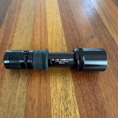 Surefire Z2L-BK LED CombatLight Vintage Discontinued Flashlight - Image 1 of 4