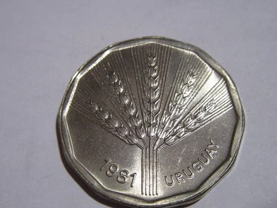 Uruguay 1981 2 New pesos FAO world food day coin  coin Uncirculated - Image 1 of 3