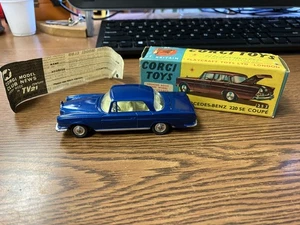 Corgi Toys 253 Mercedes Benz 220 SE Blu Metallizzato 1/43 BELLO Bagaglio di Ricambio - Foto 1 di 11