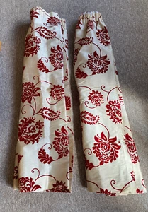 Paar tiefrote erhöhte Flock Blumenmotiv auf creme Vorhänge - 132 cm lang - Bild 1 von 6