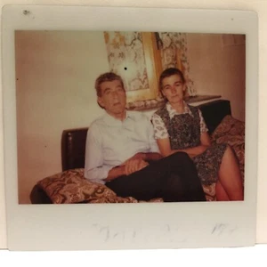 COLOR, Serious Couple On Retro Sofa Couch Apron Demure Vintage Photo Snapshot - Imagen 1 de 1