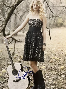 Taylor Swift Photo Autographed 8x10 Hand Signed Color Photo SHARP LINES In Auto - Picture 1 of 2