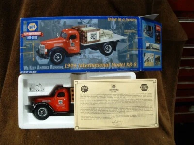 NAPA AUTO PARTS 75TH ANNIVERSARY 49' IH KB8 1/2 STAKE TRUCK WITH LOAD FIRST GEAR - Image 1 of 4