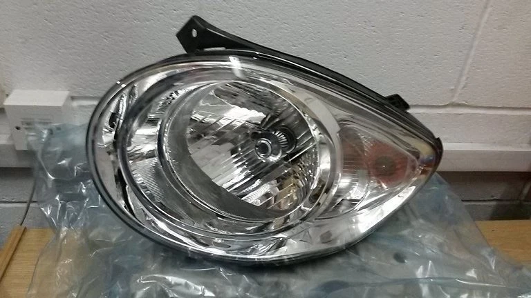 Genuine Kia Picanto 2007-2010 Passenger Side Headlamp - 9210107540 - Image 1 of 1