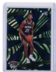 2024-25 Panini Revolution Yves Missi Rookie/50 Cubic Pelicans - Imagen 1 de 2