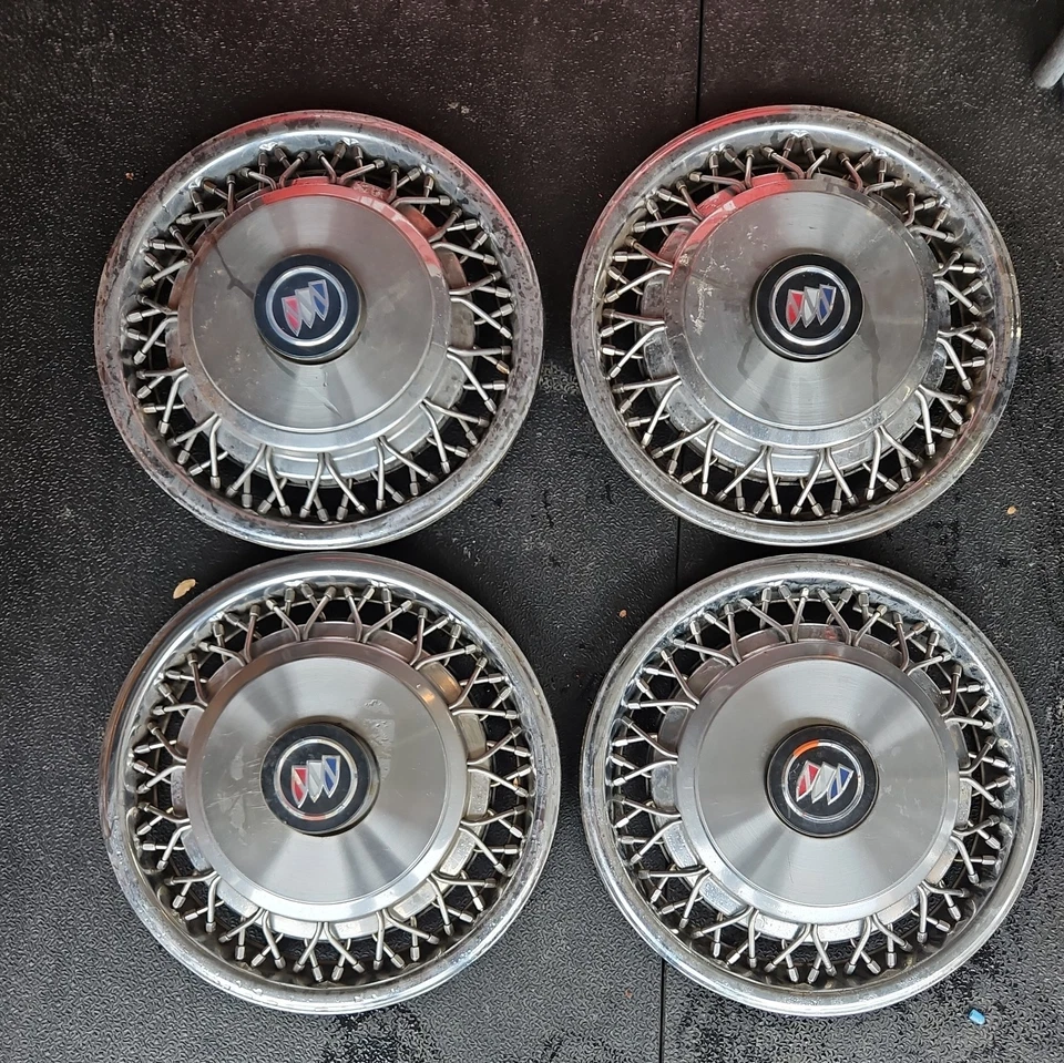 (4) Roadmaster, LeSabre, Park Avenue, Regal : 1993, 1994, 1995-1999, 15" hubcaps - Image 1 of 4