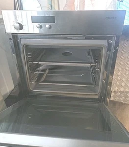 $2900.00 Original Price Miele Stainless Steal 60cm Oven - Picture 1 of 3
