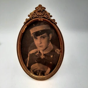 Antiker ovaler Messing stehender Bilderrahmen mit WK französischem Militärsoldat 4"x6" - Bild 1 von 5