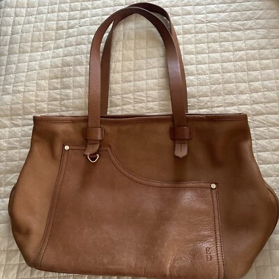 Cartera grande ED Ellen Degeneres de cuero marrón con varios compartimentos ¡Muy bonita! Foto 1 de 4