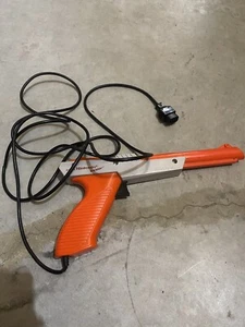 Vintage 1985 Nintendo NES Zapper Duck Hunt Gun Authentic NES-005 OEM Orange Read - Picture 1 of 1
