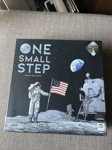 One Small Step Deluxe Edition Brettspiel - Weltraumforschung Strategiespiel (LESEN - Bild 1 von 8