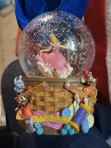 Disney Cenerentola Snow Globe Music Box Enesco Un Sogno Senza Acqua, Musica No Funzionante - Foto 1 di 7