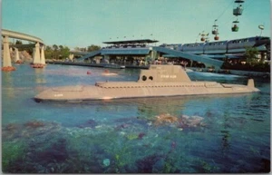 Postal vintage de DISNEYLAND Anaheim CA ""SUBMARINE RIDE"" Tomorrowland E-9 sin usar - Imagen 1 de 2